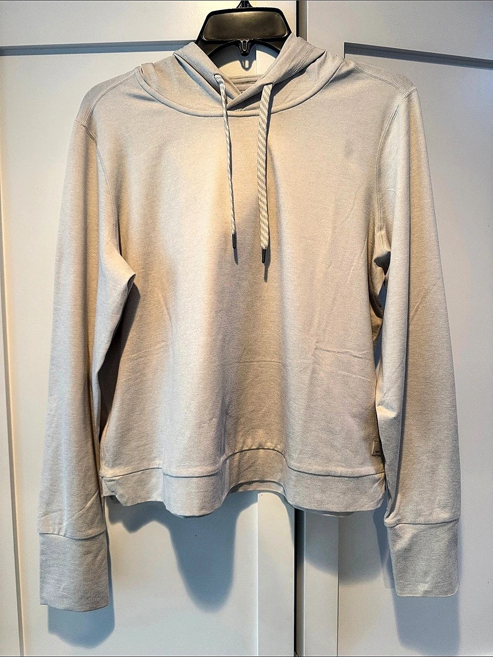 Vuori Halo Essential hoodie and cream size large